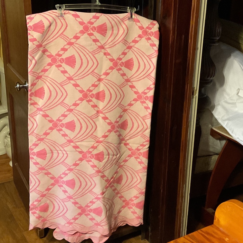 Cozy Pink Geometric Throw Blanket